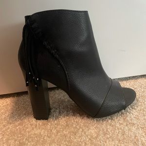 Peep toe bootie